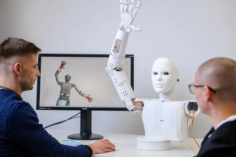 pib – der humanoide Roboter aus dem 3D-Drucker zum Selberbauen Bild: pib – der humanoide Roboter aus dem 3D-Drucker zum Selberbauen