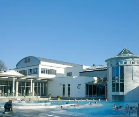 Bild: Drei Etagen für noch mehr Wellness-Atmosphäre: Vita Classica Therme freut sich nach Renovierung auf Badegäste