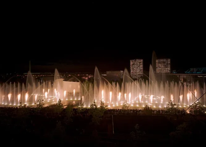 „Magic Waters“, Feuer und Wasser in der VW Autostadt Bild: „Magic Waters“, Feuer und Wasser in der VW Autostadt