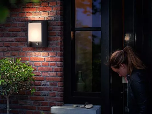 Bild: Mehr Sicherheit mit der richtigen Beleuchtung- Lampenwelt.de erklärt, worauf es ankommt