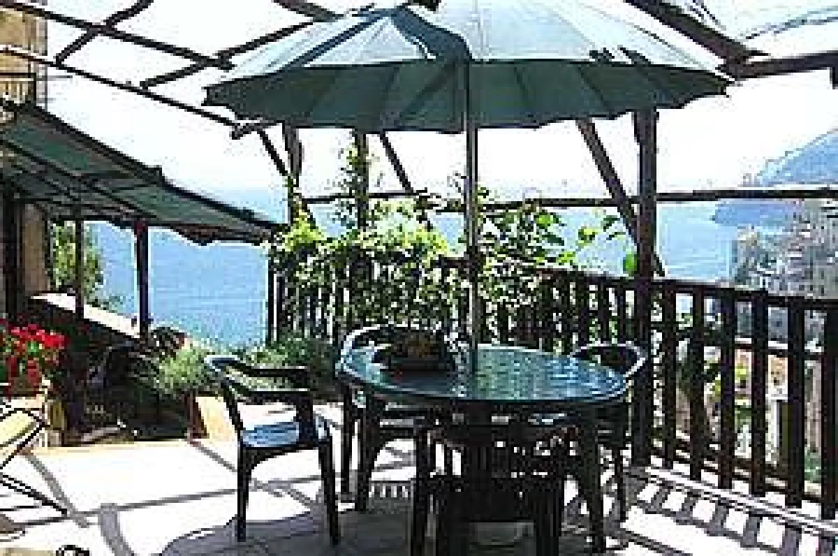 Meerblick von der Terrasse des eigenen Ferienhauses: Da schmeckt die Pasta! (© Cilentano, 2012)