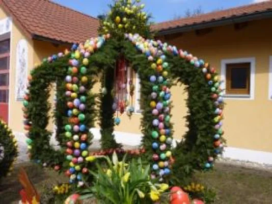 Bild: Alle Jahre wieder....Eiersuche im Bayerischen Jura