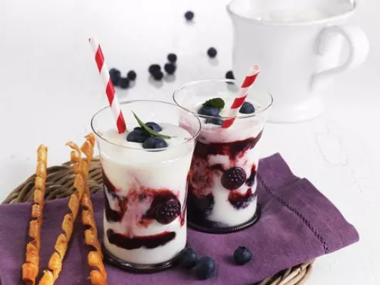 Bild: Für Figurbewusste: Desserts mit Joghurt, Quark, Buttermilch, Kefir und Co.