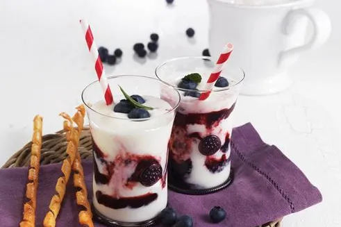 Bild: Für Figurbewusste: Desserts mit Joghurt, Quark, Buttermilch, Kefir und Co.