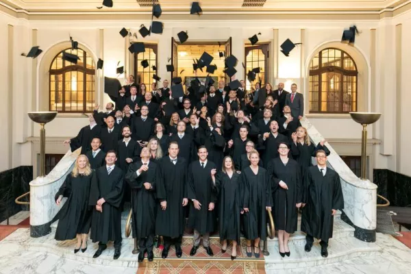 Hochschule Koblenz verabschiedet am RheinAhrCampus Remagen 65 MBA-Absolventinnen und Absolventen Bild: Hochschule Koblenz verabschiedet am RheinAhrCampus Remagen 65 MBA-Absolventinnen und Absolventen