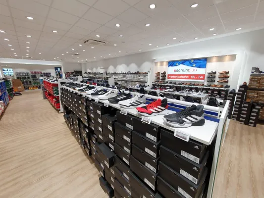 Bild: Herrenschuhe in Übergrößen in riesiger Auswahl bei schuhplus in Kaltenkirchen