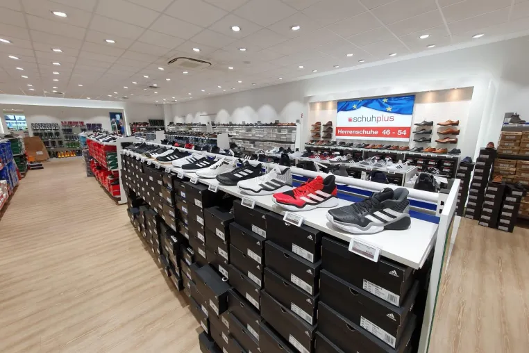 Bild: Herrenschuhe in Übergrößen in riesiger Auswahl bei schuhplus in Kaltenkirchen