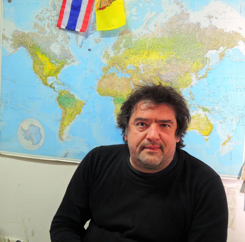 Bogdan Nitulescu wartet auf Reisewillige und uneingeschränkte Reisemöglichkeiten.