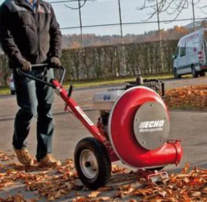 Neue Geräte für die kommunale Laubentsorgung Bild: Neue Geräte für die kommunale Laubentsorgung