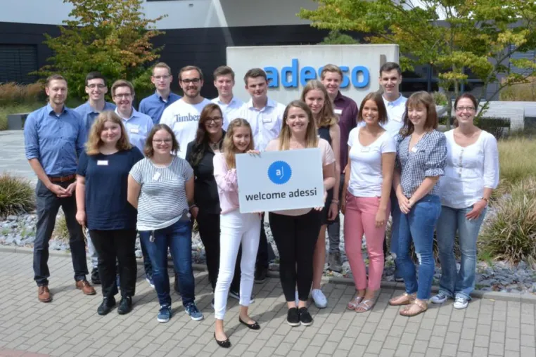 Duales Studium oder klassische Ausbildung in der IT: 16 Auszubildende starten bei adesso ins Berufsleben Bild: Duales Studium oder klassische Ausbildung in der IT: 16 Auszubildende starten bei adesso ins Berufsleben