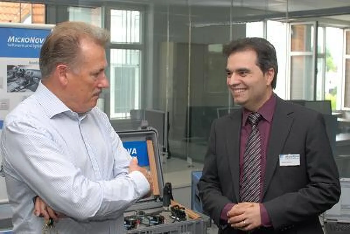 Bürgermeister Heinz Eichinger und Orazio Ragonesi, stellvertretender Vorstand der MicroNova AG