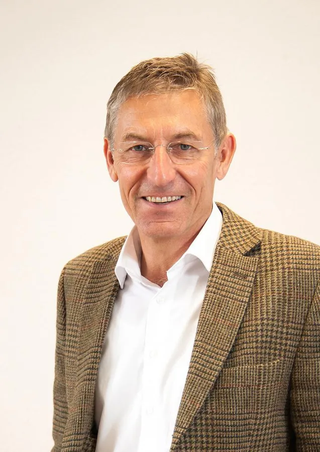 Rainer Zeller, Geschäftsführer der AMEX & Zeller Versicherungsmakler GmbH