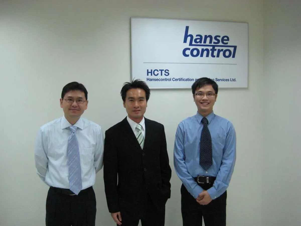Das Hansecontrol-Team im Prüflabor Hongkong (von links nach rechts): Kelvin Lam, Jacky Chan (Laborleiter), George Chan.