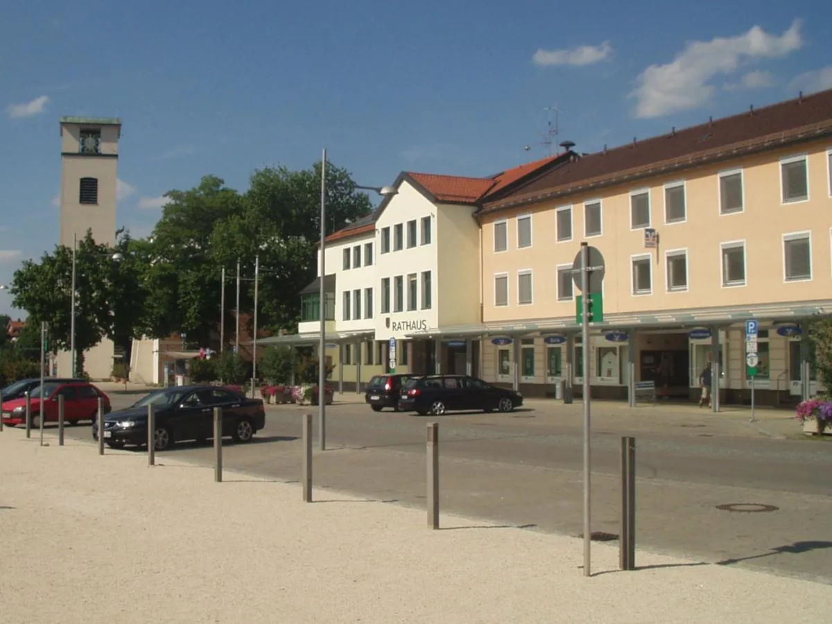 Der Traunreuter Rathausplatz (Foto: N. Wolff)