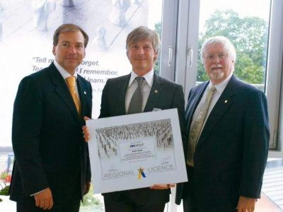 v.l.n.r.: Andreas C. Fürsattel (Geschäftsführer BEI-Training International), Peter Rach (Inhaber BEI-TRAINING Frankfurt/Main), Gil Ostander (Geschäftsführer und Gründer BEI-Training International)