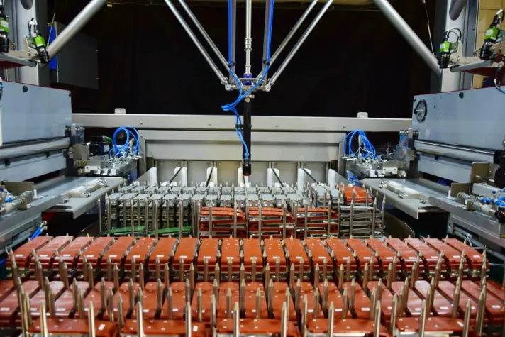 Bild: Nummernschilder für die Welt: Norddeutscher Mittelständler wird internationaler Marktführer