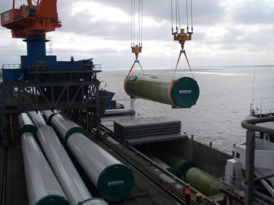 Bild: Brunsbüttel Ports verlädt ENERCON-Windkrafttürme