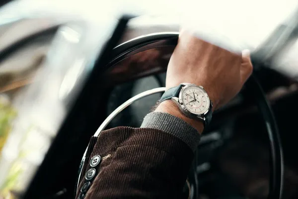 Bild: Retro-Chronograph aus der Zeit des Wirtschaftswunders: Vintro Watches – Le Mans 1952 Chronograph