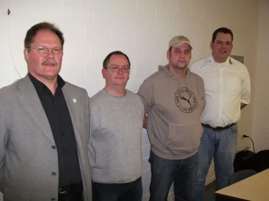 Paderborn Dolphins stellen Ziele für 2010 vor - Jahreshauptversammlung bestätigt Klaus Hecker als Vorsitzenden Bild: Paderborn Dolphins stellen Ziele für 2010 vor - Jahreshauptversammlung bestätigt Klaus Hecker als Vorsitzenden