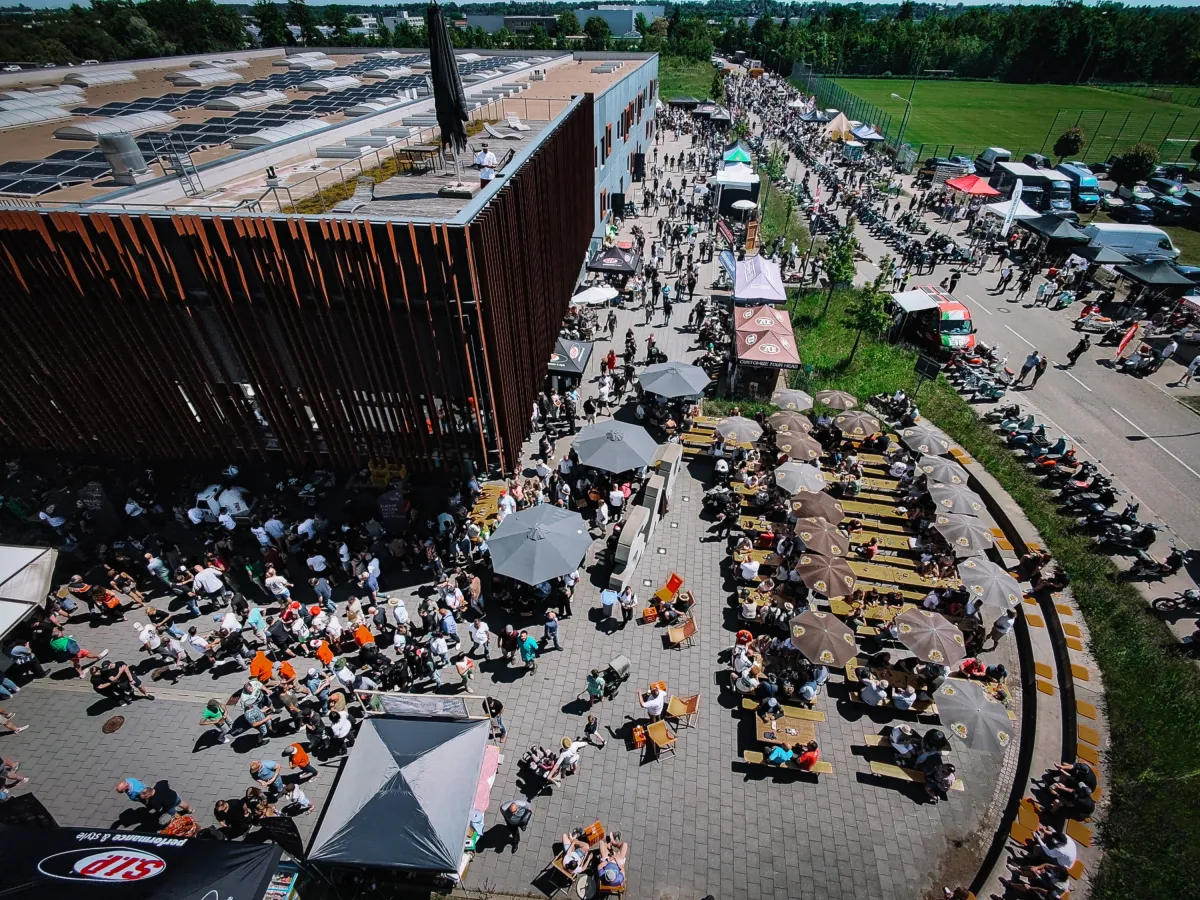 Mehr als 3500 Vespa Enthusiasten waren beim SIP Open Day 2025 in Landsberg am Lech (© SIP Scootershop )