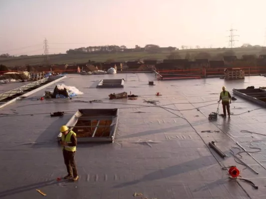 Bild: Bremerhavener Dachdecker stellen Expertise in England unter Beweis