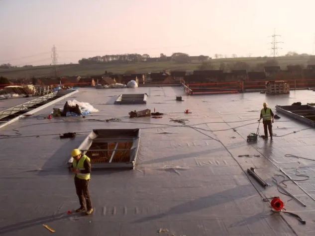 Bild: Bremerhavener Dachdecker stellen Expertise in England unter Beweis