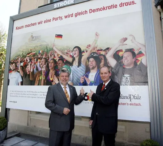 Bild: „Kaum machen wir eine Party, wird gleich Demokratie draus.“