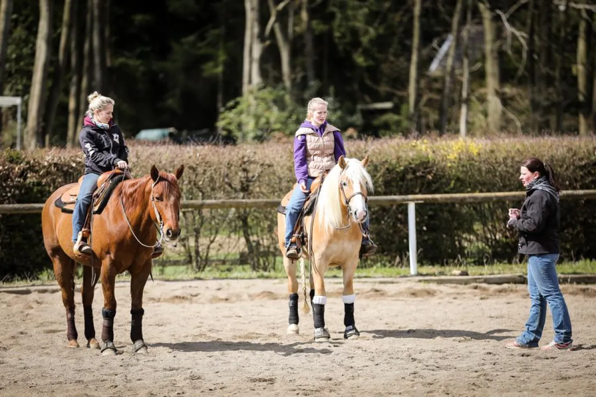 Jugendliche bei einer Trainingseinheit