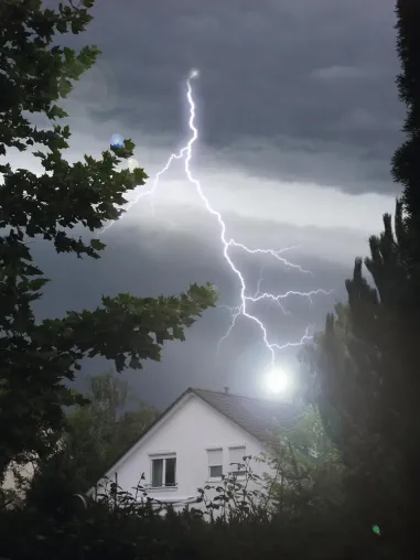 Bild: Der Expertentipp im Juli - Mythos oder Wahrheit: Macht Gewitter Milch sauer?