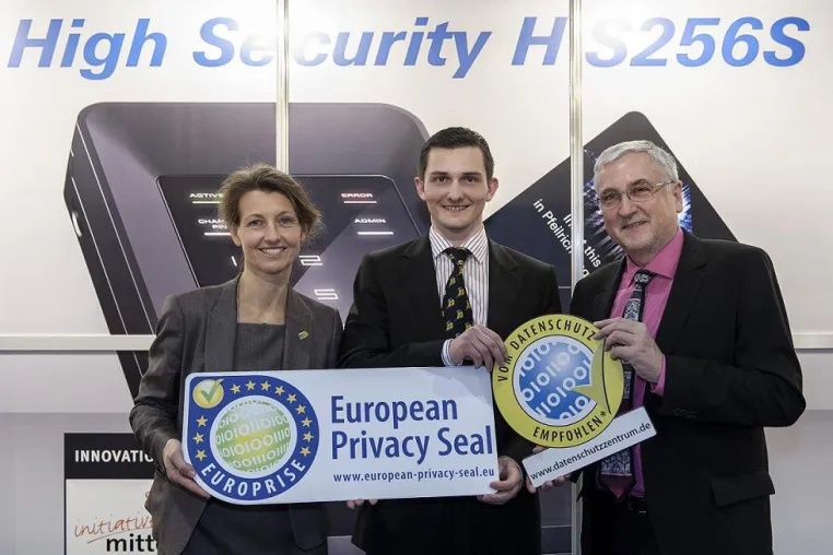ULD verleiht Datenschutzgütesiegel und European Privacy Seal an HS256S von DIGITTRADE Bild: ULD verleiht Datenschutzgütesiegel und European Privacy Seal an HS256S von DIGITTRADE