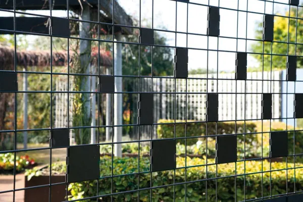 Bild: Gartenzaun kreativ gestalten