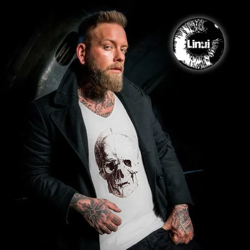 Bild: Linui launcht erste mit Blut bedruckte T-Shirt-Kollektion