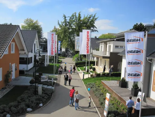 Bild: 'Tag der Musterhäuser' am 20. September 2015: Fellbacher Hausausstellung feiert 'Volksfest vor dem Volksfest'