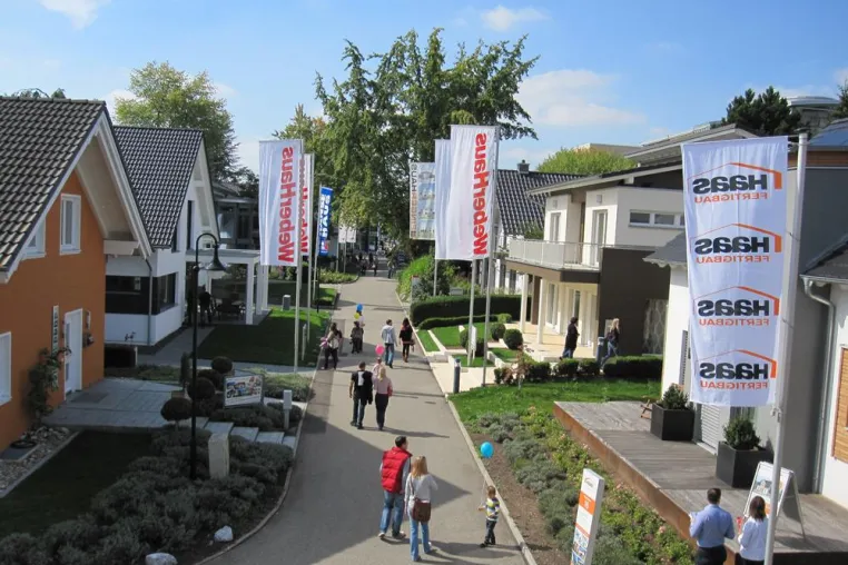 Bild: 'Tag der Musterhäuser' am 20. September 2015: Fellbacher Hausausstellung feiert 'Volksfest vor dem Volksfest'