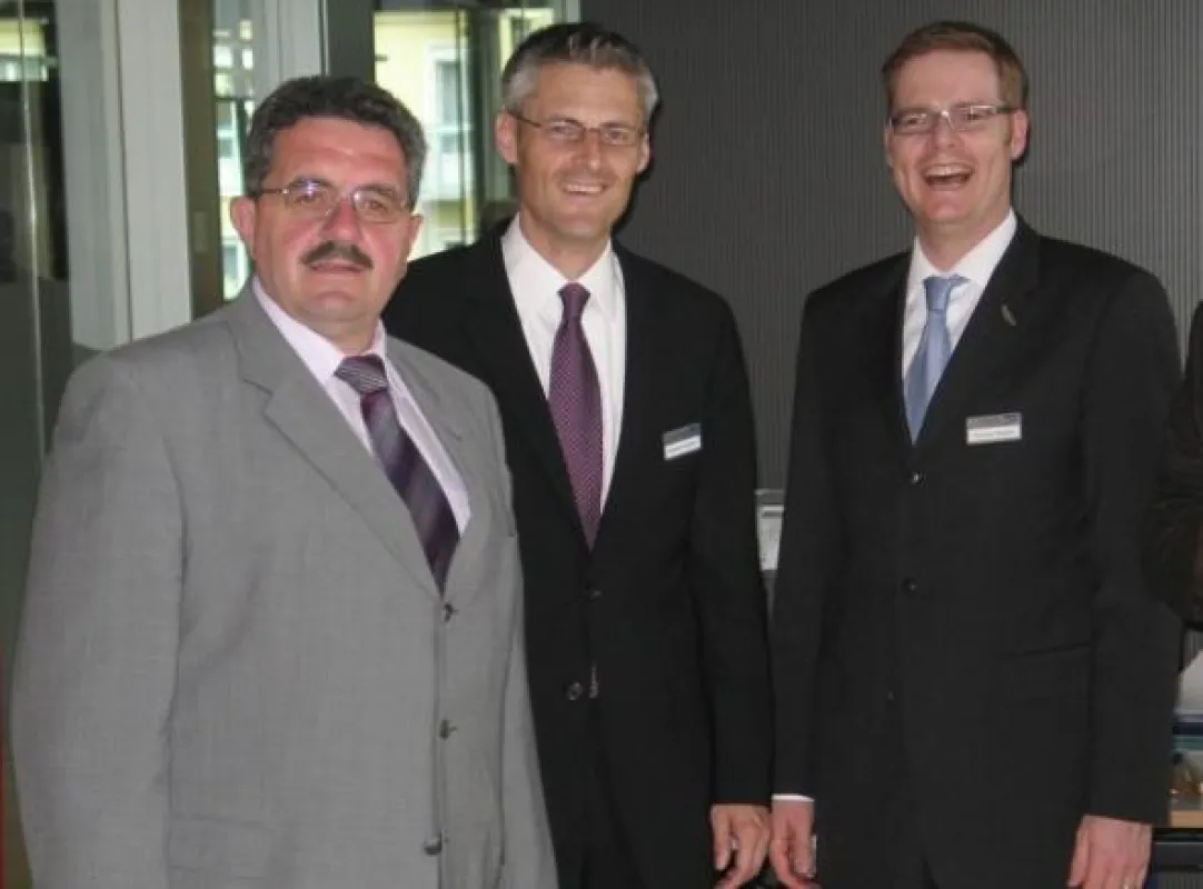 Karl Rombach, CDU-Landtagsabgeordneter für den Wahlkreis Villingen-Schwenningen, mit den Vorständen der Schwenninger BKK, Siegfried Gänsler, Vorsitzender des Vorstandes, und Thorsten Bröske. (Quelle: 