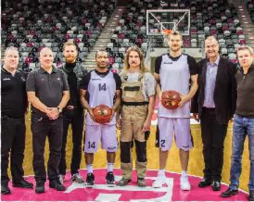 Bild: Telekom Baskets Bonn und diekonfektionierer praktizieren Inklusion:
