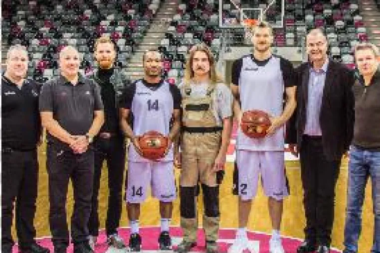 Telekom Baskets Bonn und diekonfektionierer praktizieren Inklusion: Bild: Telekom Baskets Bonn und diekonfektionierer praktizieren Inklusion:
