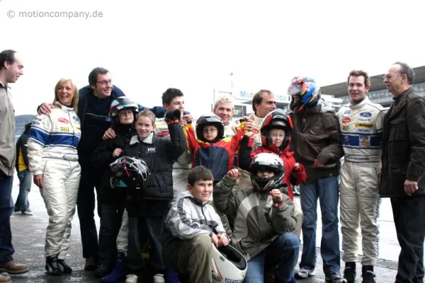 Team Vizethum lädt kranke Kinder und Jugendliche ein Bild: Team Vizethum lädt kranke Kinder und Jugendliche ein