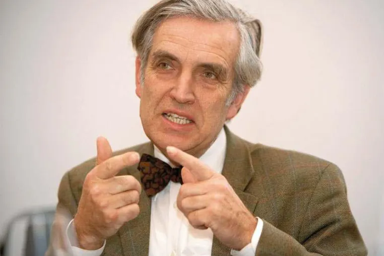 Prof. Eberhard Jochem erhält B.A.U.M. Umweltpreis Wissenschaft 2014 Bild: Prof. Eberhard Jochem erhält B.A.U.M. Umweltpreis Wissenschaft 2014