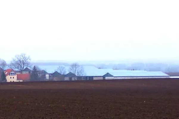 Bild: Solarpark Schlanstedt ist am Netz - Dachsanierung und Installation der Photovoltaikaufdachanlage beendet