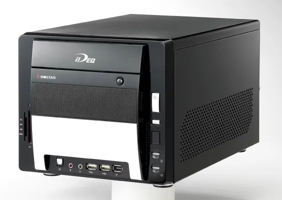 Bild: CeBIT 2005: BIOSTAR präsentiert seinen neuen Mini PC iDEQ 330P