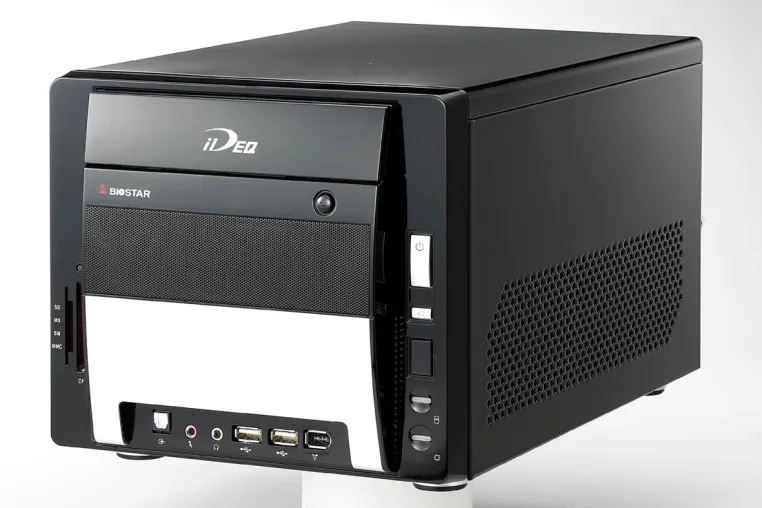 Bild: CeBIT 2005: BIOSTAR präsentiert seinen neuen Mini PC iDEQ 330P
