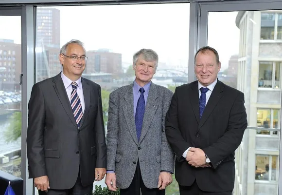 Bild: DNV stellt Buch von ‚Mr Bulk Carrier’ vor