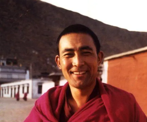 Tibetischer Mönch aus dem Kloster Labrang, der 2008 vor den Journalisten demonstrierte, gestorben Bild: Tibetischer Mönch aus dem Kloster Labrang, der 2008 vor den Journalisten demonstrierte, gestorben