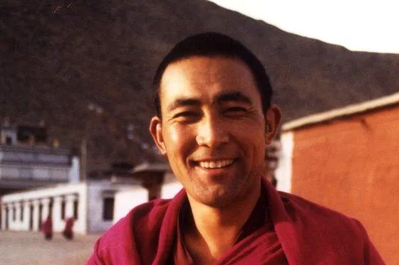 Tibetischer Mönch aus dem Kloster Labrang, der 2008 vor den Journalisten demonstrierte, gestorben Bild: Tibetischer Mönch aus dem Kloster Labrang, der 2008 vor den Journalisten demonstrierte, gestorben