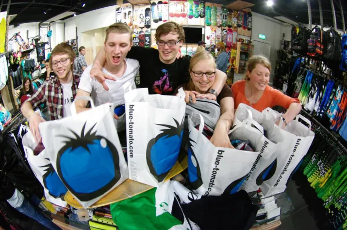 Blue Tomato surft auf Expansionswelle Bild: Blue Tomato surft auf Expansionswelle