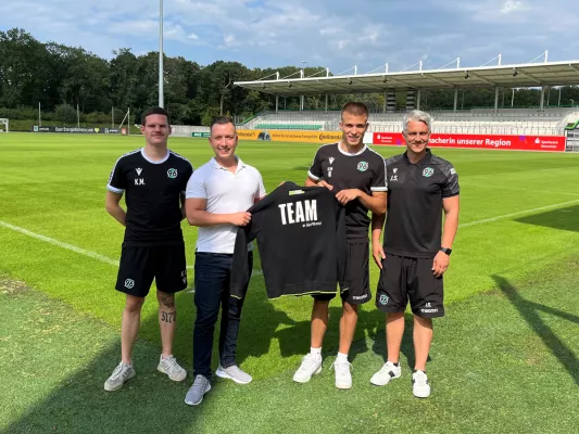 Bild: Zweite Runde: U19-Spieler von Hannover 96 beginnt Ausbildung bei EASYFITNESS