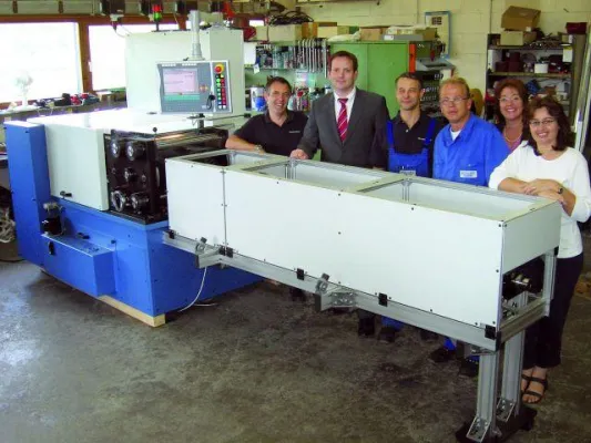Bild: Rollwalztechnik baut die 500. Maschine in 26 Jahren