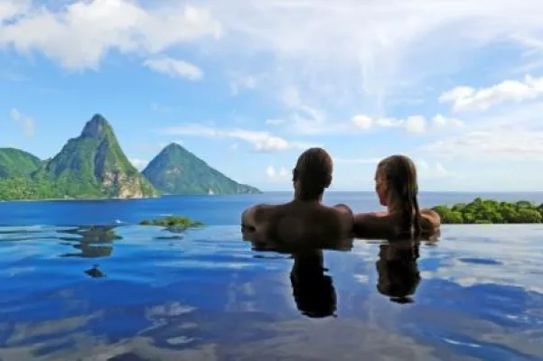 Bild: Bestes Honeymoon Resort der Karibik Brides Magazine kürt das Jade Mountain auf Saint Lucia