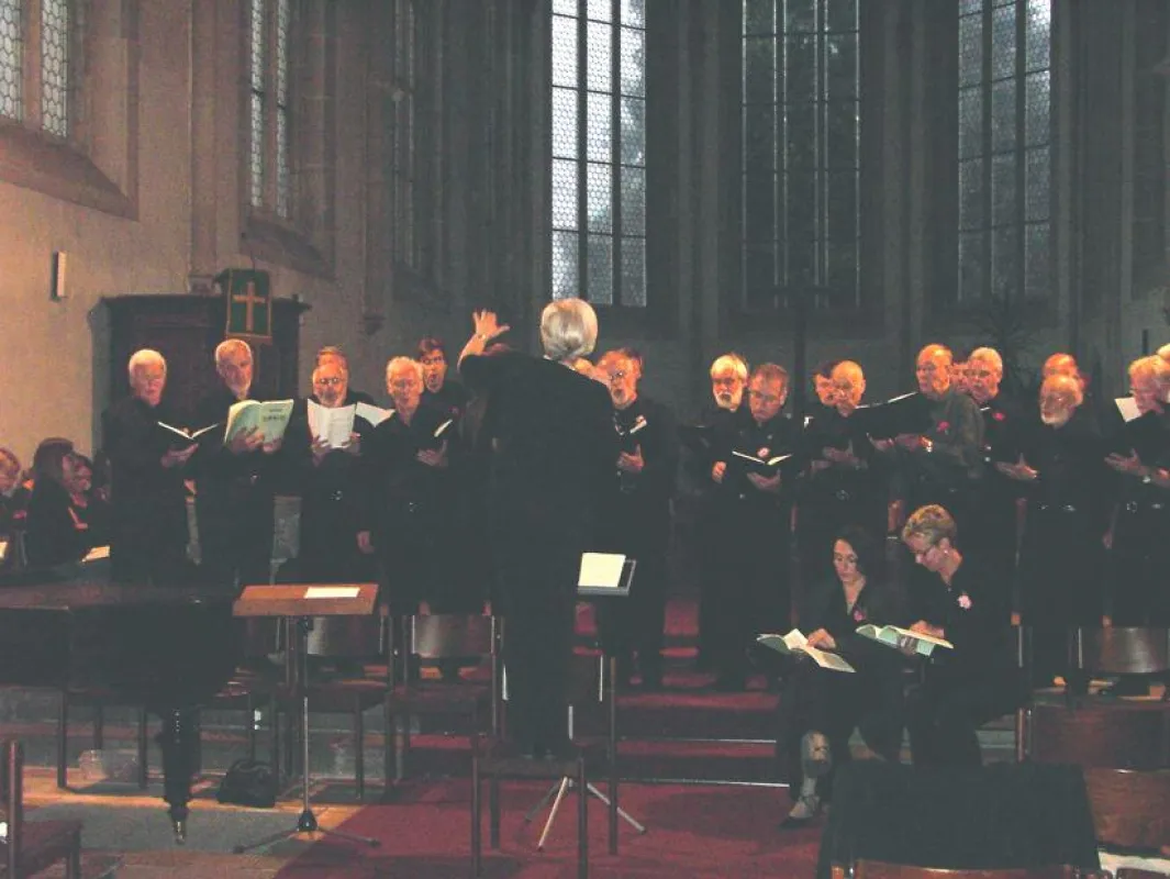 „KLANGWERK: Männer-Projektchor im Liederkranz Andernach“ bei den Proben zu seiner Premieren-Aufführung von Robert Schumanns „Der Rose Pilgerfahrt“ in der Andernacher Christuskirche.
